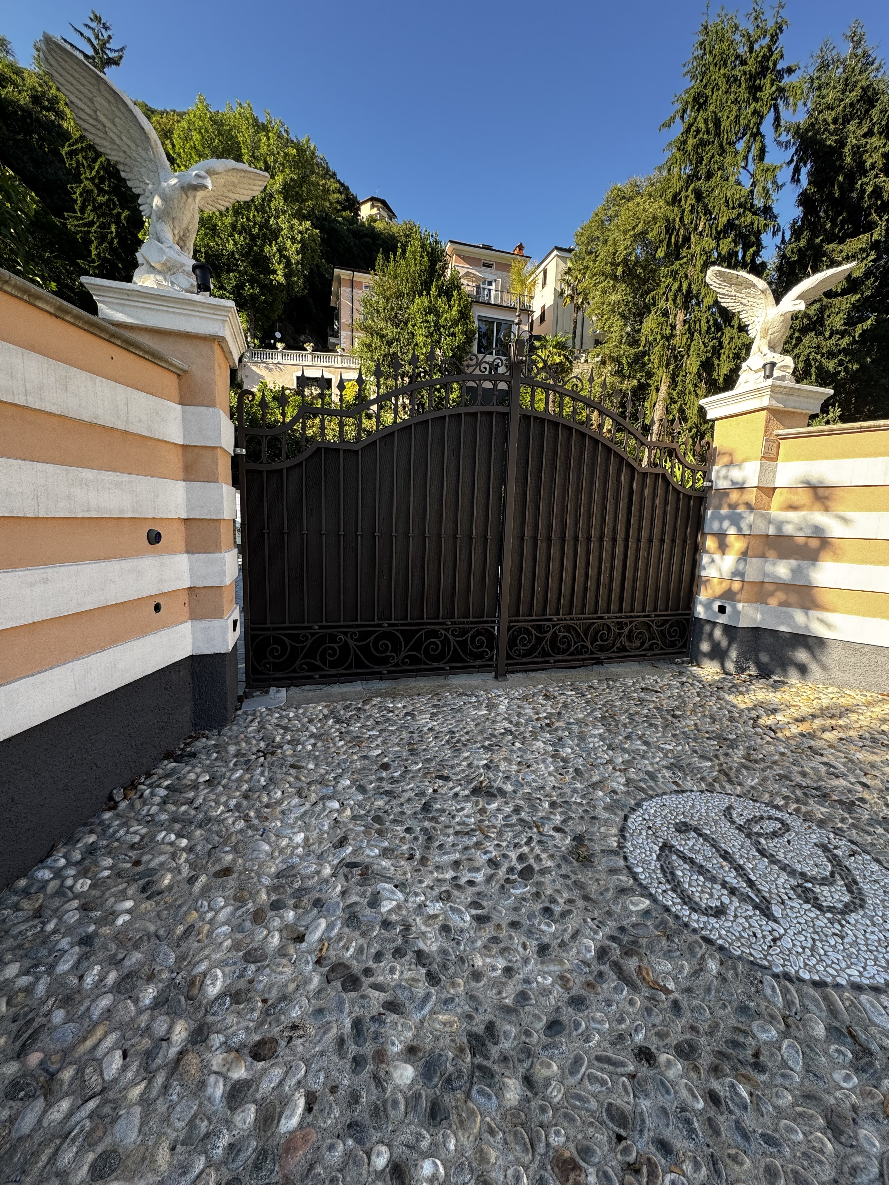 Foto cancello parcheggio